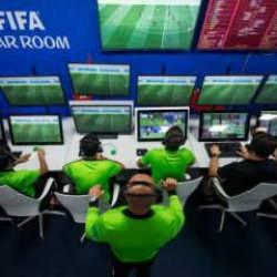 VAR'da yeni dönem başlıyor! Hakemler kararlarını taraftarlara açıklayacak