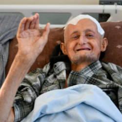 45 yaşında olan 80 g&ouml;steren adam ameliyatla yeniden hayata d&ouml;nd&uuml; 