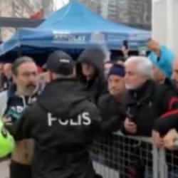 Ferdi Tayfur'un cenazesinde sanat&ccedil;ı Mustafa &Uuml;st&uuml;ndağ'a b&uuml;y&uuml;k ayıp !