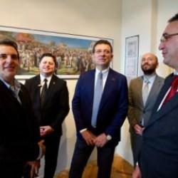 İmamoğlu dini değerleri aşağılayan karikatüriste kültür evi açtı!