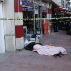 Kocaeli'de korkun&ccedil; olay: ATM'den para &ccedil;ekiyordu...