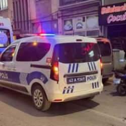 Kocasının elinde bı&ccedil;ak g&ouml;ren kadın ikinci kattan atladı