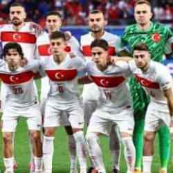Milli yıldız transfer iddialarına cevap verdi! 'Çocukluk takımım...'