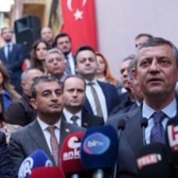 Övdü mü yerdi mi belli değil! Özel'in İsmet İnönü ile ilgili sözleri alay konusu oldu