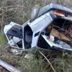 Sinop'ta ormanlık alana devrilen otomobildeki 5 kişi yaralandı