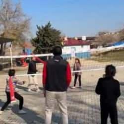 Soğan torbasından voleybol sahasına! Miniklerin hayali gerçek oldu