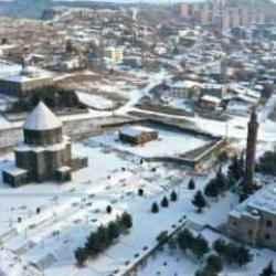 Yoğun kar yağışıyla birlikte 5 il yeniden beyaza büründü