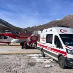 Hamile kadın, ambulans helikopterle Van&rsquo;a sevk edildi