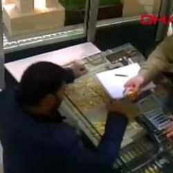 Müşteri gibi girdi bilezikleri inceledi bir anda kaçtı! Kuyumcu ne yapacağını şaşırdı