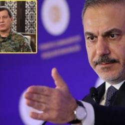 Suriye PKK'sı elebaşının 'bayraklı' mesajı samimi mi? Bakan Fidan'dan ilk yorum