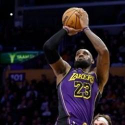 40'lık delikanlı LeBron James tarihe yine not düştü