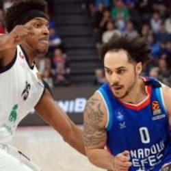 Anadolu Efes'ten Milano'ya 44 sayı fark!