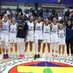 Fenerbahçe Opet, 72 maçlık galibiyet serisine 4 kupa sığdırdı