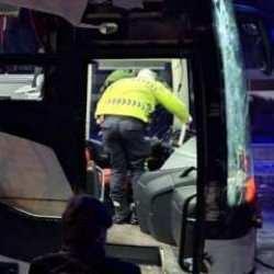 G&uuml;m&uuml;şhane'de yolcu otob&uuml;s&uuml; kaza yaptı! Yaralılar var