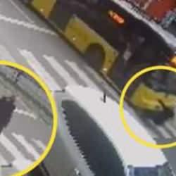 İETT otob&uuml;s&uuml; Gaziosmanpaşa'da can aldı: Feci kaza kamerada