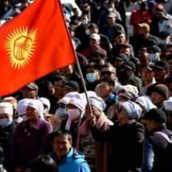 Kırgızistan'da yüzün görünmesini engelleyen tüm giysiler ve dini tebliğ yasaklandı!