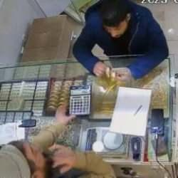 Kuyumcudan 2 bileziği alıp ka&ccedil;an ş&uuml;pheli hakkında karar verildi