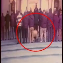 Namaz sırasında kalp krizi ge&ccedil;irdi! O anlar izleyenleri duygulandırdı