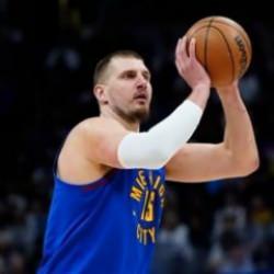 Nikola Jokic alev aldı! Nuggets, Kings'i dağıttı