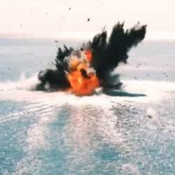 Yerli kamikaze insansız deniz aracı Albatros'un gerçek gemi hedefini imha ettiği anlar