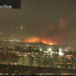  Şiddetli rüzgarlar yangına neden oldu... San Diego diken üstünde!