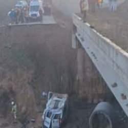 Tuzla'da servis minib&uuml;s&uuml; şarampole yuvarlandı: &Ouml;l&uuml; ve yaralılar var