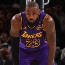 40'lık LeBron James NBA tarihine geçti
