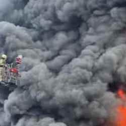 &Ccedil;ekmek&ouml;y'de lastik fabrikasında yangın! Dumanlar g&ouml;ky&uuml;z&uuml;n&uuml; kapladı