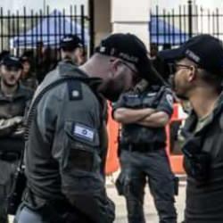 İsrail polisi Mescid-i Aksa'da T&uuml;rk turistleri darbetti!