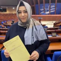 Sena Nur Çelik Kanat: Müslüman kadınlar Avrupa’da üç katmanlı ayrımcılığa uğruyor