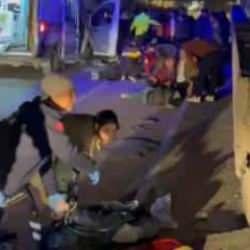 Motosiklet, yayalara &ccedil;arptı: 1 &ouml;l&uuml;, 3 yaralı