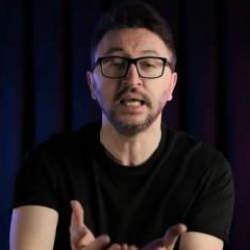 Ödül tekeli ifşa oldu! Altın Kelebek ödüllerinin maskesi yere düştü