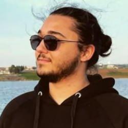 &Ouml;l&uuml;m 19 yaşındaki genci yolda y&uuml;r&uuml;rken yakaladı