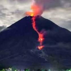 Semeru Yanardağı patladı! Endonezya diken &uuml;st&uuml;nde!