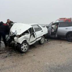 Feci kaza! Tofaş kağıt gibi ezildi: 1 ölü, 2 yaralı!