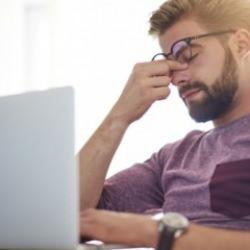 Uzman isim uyardı: Bu alışkanlık göz sağlığınızı tehdit ediyor
