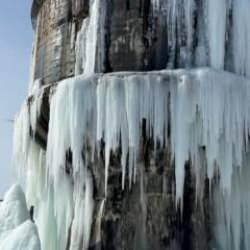 3 ilde etkili olan dondurucu soğukların ardından buzullar oluştu