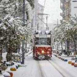 İstanbul'da okullar tatil olur mu? Yoğun kar yağışı haberleri sonrası g&ouml;zler Vali G&uuml;l'de