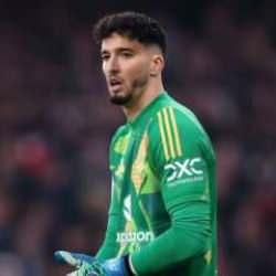 Menajerler temas kurdu! Altay Bayındır, Süper Lig devine önerildi