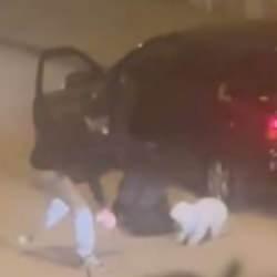 Ankara'da darbedilip, otomobille ka&ccedil;ırılmak istenen kadını mahalleli kurtardı