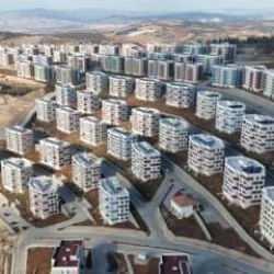 Deprem bölgesindeki konut ve iş yerleri hak sahiplerine teslim edilecek