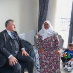 Depremzede kadın: Evlat atıyor ama devlet atmıyor