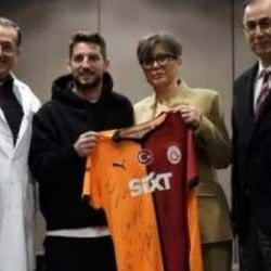 Dries Mertens ile Berkan Kutlu, &rsquo;Biz Birlikte G&uuml;&ccedil;l&uuml;y&uuml;z&rsquo; etkinliğine katıldı