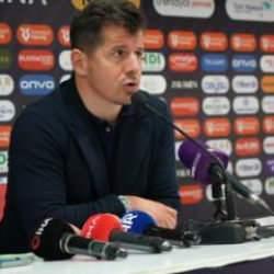 Emre Belözoğlu: Fenerbahçe'nin otobüsü kurşunlandı