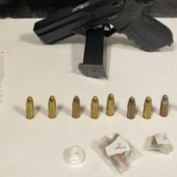 G&uuml;venlik g&ouml;revlisine silahlı tehdide 3 g&ouml;zaltı