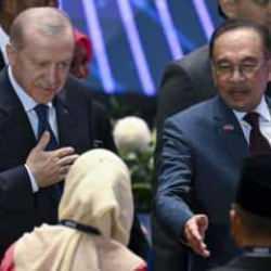 Enver İbrahim'in Başkan Erdoğan i&ccedil;in se&ccedil;tiği T&uuml;rk&ccedil;e şarkı g&uuml;ndem oldu! İrem Derici...