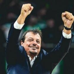Ergin Ataman'dan Yunanistan'da bir kupa daha!
