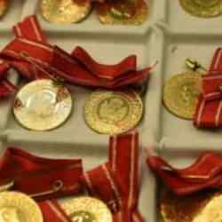 Gram altın haftanın son gününe rekorla başladı