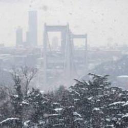 İstanbul'da yoğun kar yağışı! 7 il&ccedil;e i&ccedil;in sarı kodlu uyarı! AKOM saat verdi Kış bastıracak
