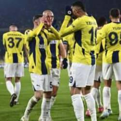 Kadıköy'de gol şöleni! Fenerbahçe tur kapısını araladı